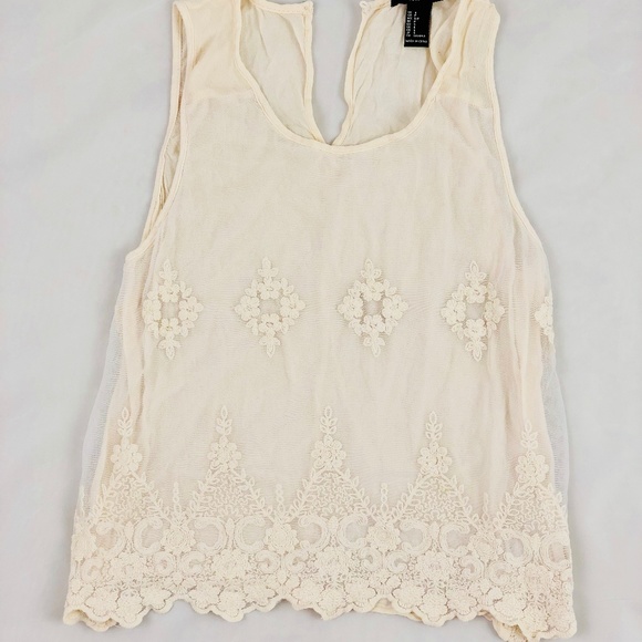 Forever 21 Tops - White Floral Embroidery Sleeveless Lace Top Small